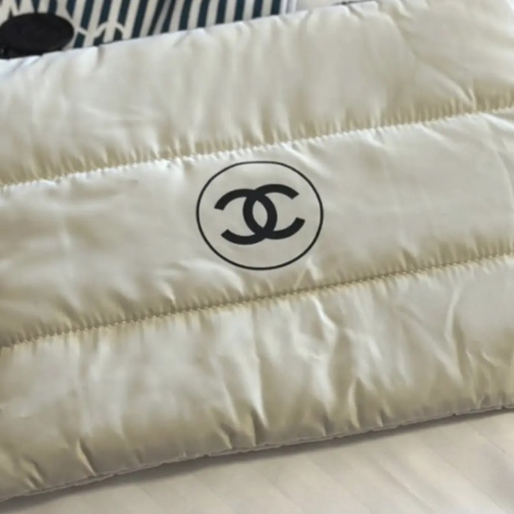 White Chanel Puffy Cosmetic Pouch - Picture 3 of 7